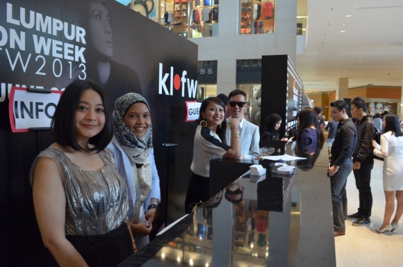 Great friends who helped with the guests registration for designers Tsyahmi and Ezzati Amira.  L - R: Molly Halim, Natalie Azlan, Natrah and Jonathan Liang.